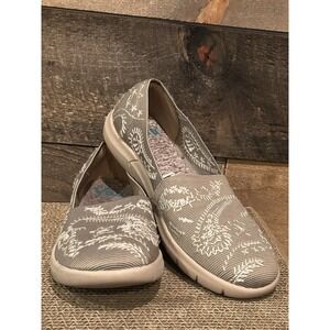 Yuu Shoes Womens Sz 7 Krishna Gray Beige Embroidered Slip On Comfort‎ Shoes